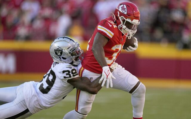 Chiefs roll to record-setting 48-9 victory over Raiders
