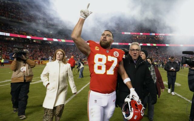 Chiefs Give Travis Kelce A Healthy Raise