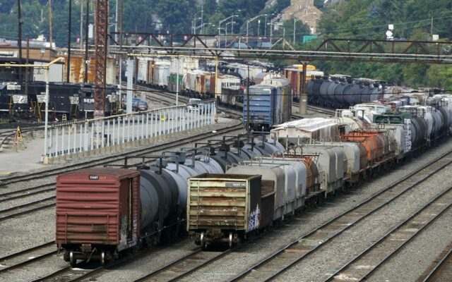 Fourth Union Approves Deal With Railroads to Get 24% Raises